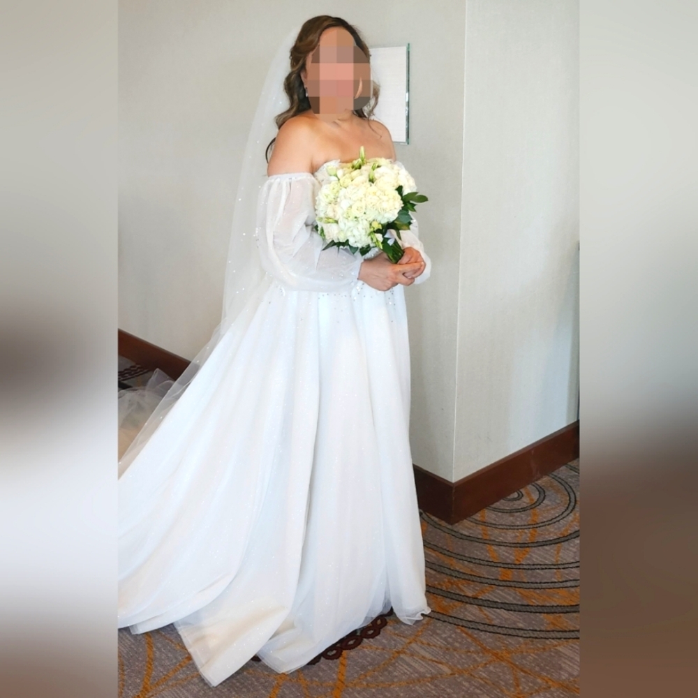 Wedding Gown Fits Size 10 to 14
